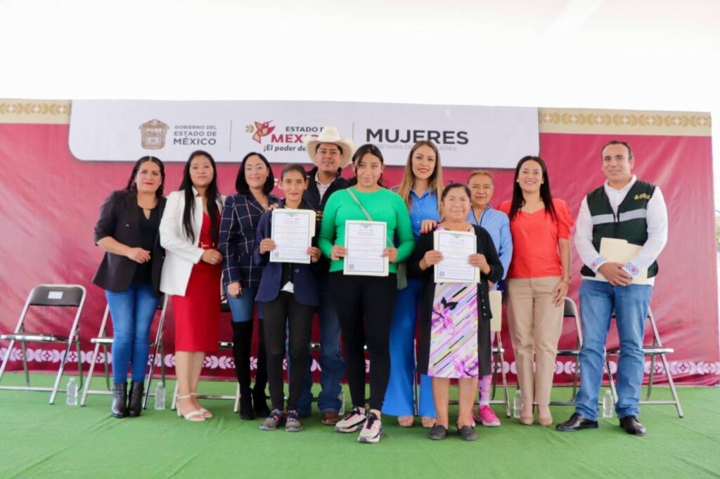 Apoya GEM a Mujeres Mayores de 15 Años Para Concluir la Primaria o la Secundaria Mediante un Examen Unico y Gratuito